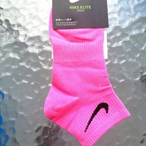 Solid Color Nike Elite Crew Socks Dry-Fit